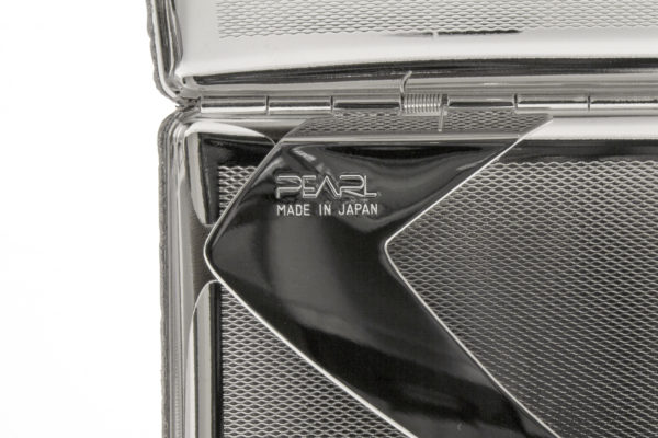 Pearl Zigarettenetui 9x100mm Detail Stempel an der Halterung