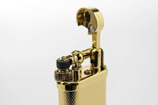 Pfeifenfeuerzeug im corona old boy 64-5211 vergoldet gekörnt Detail Kopf